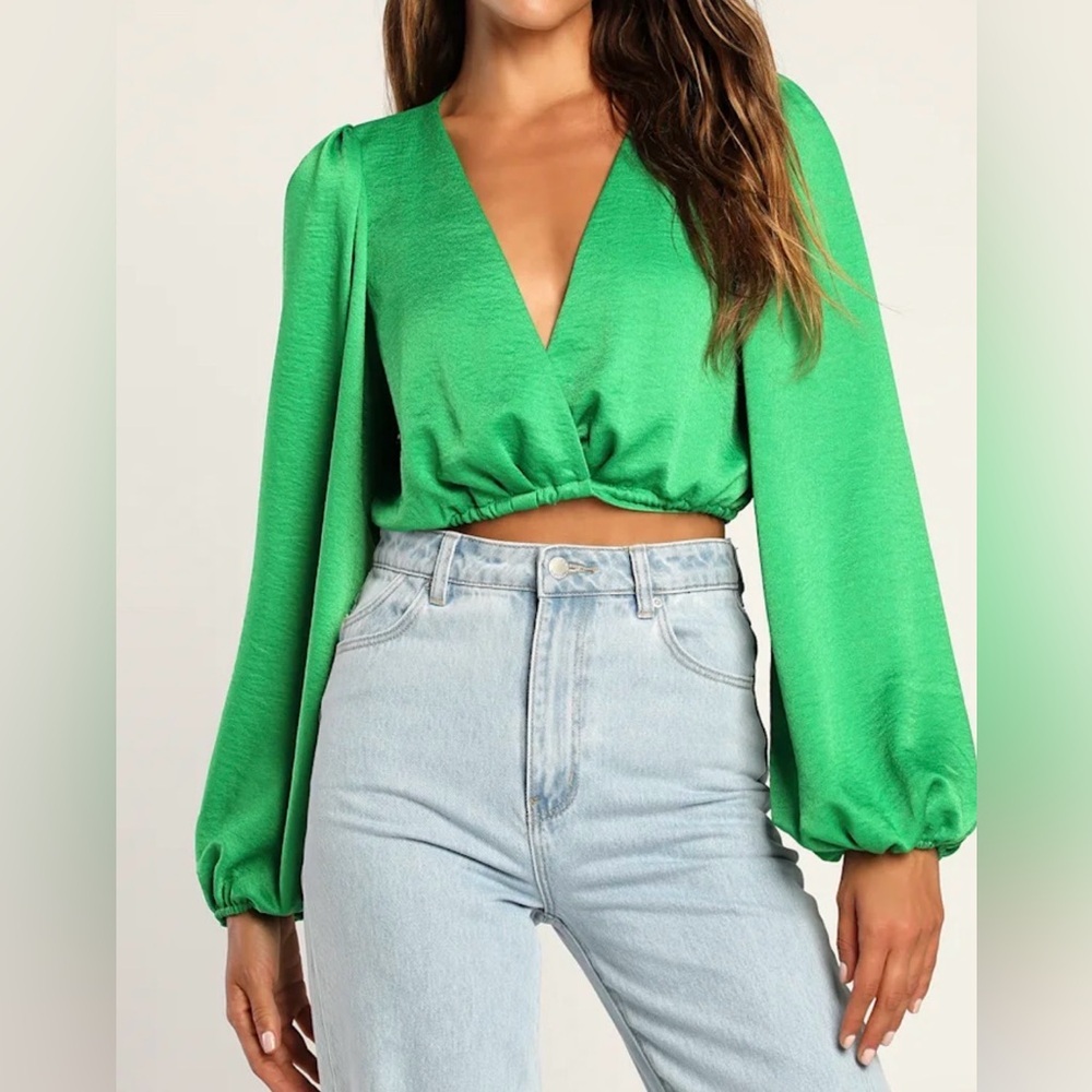 Lulus NWT Chic Confessions green satin wrap top, small